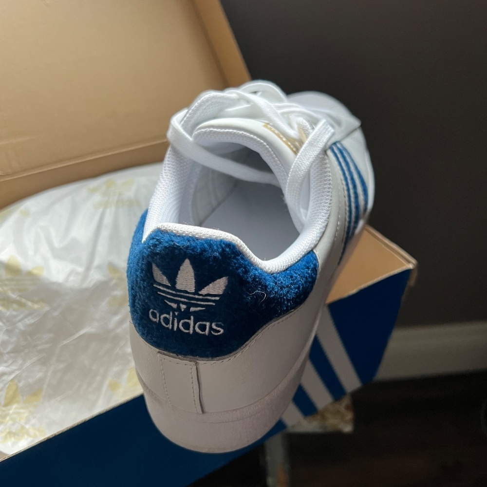 Mens Adidas Superstar size 11 White with Blue - Picture 8 of 10